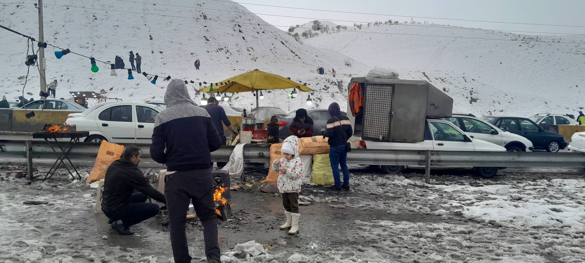 عکس/ استقبال  تهرانی ها از برف در ارتفاعات لواسان